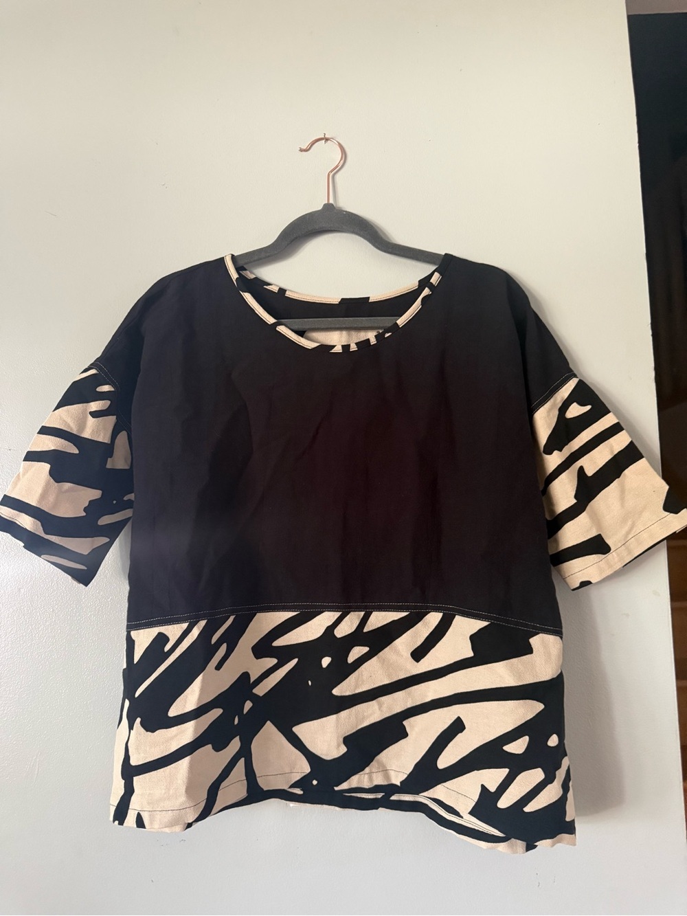🌟 🌿 Tara Vao Bali Abstract Print Colorblock Boxy Top